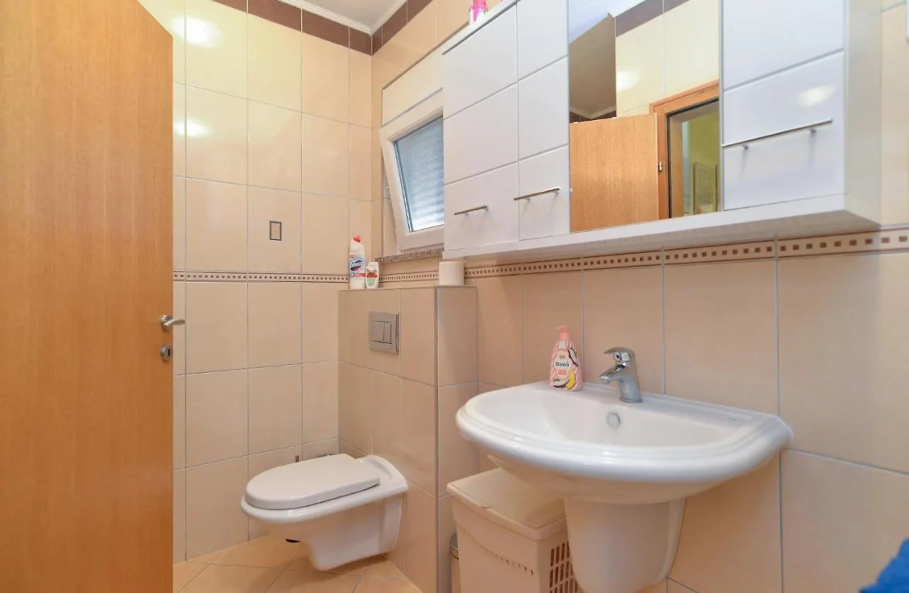 Apartment Anto 1772 Pula 0*,
