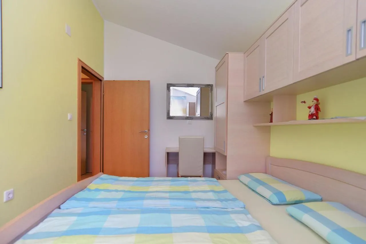 Apartment Anto 1772 Pula