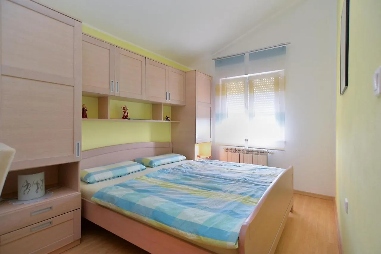 Apartment Anto 1772 Pula