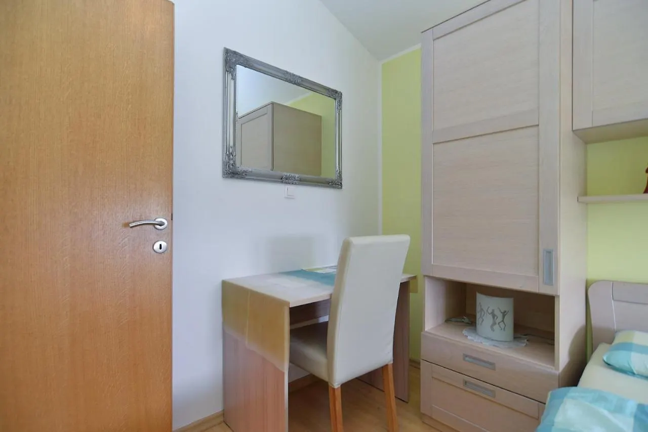 Apartment Anto 1772 Pula 0*,