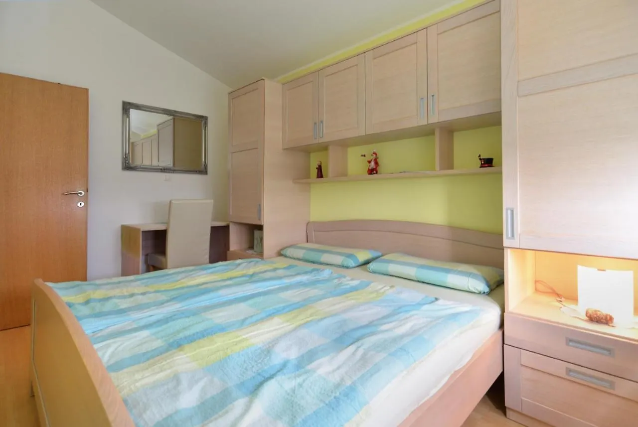 Apartment Anto 1772 Pula